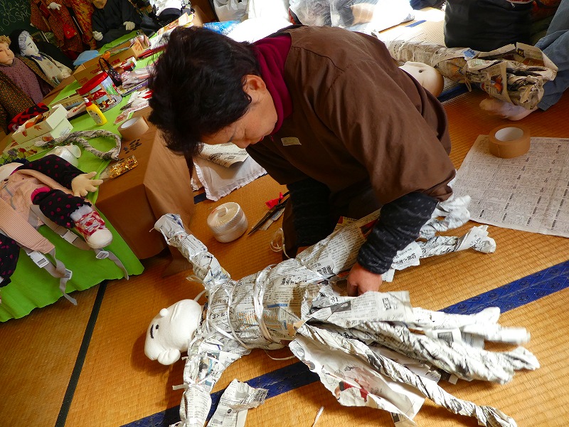 人物像をイメージしてから、かかしを作る | 一般財団法人 公園財団