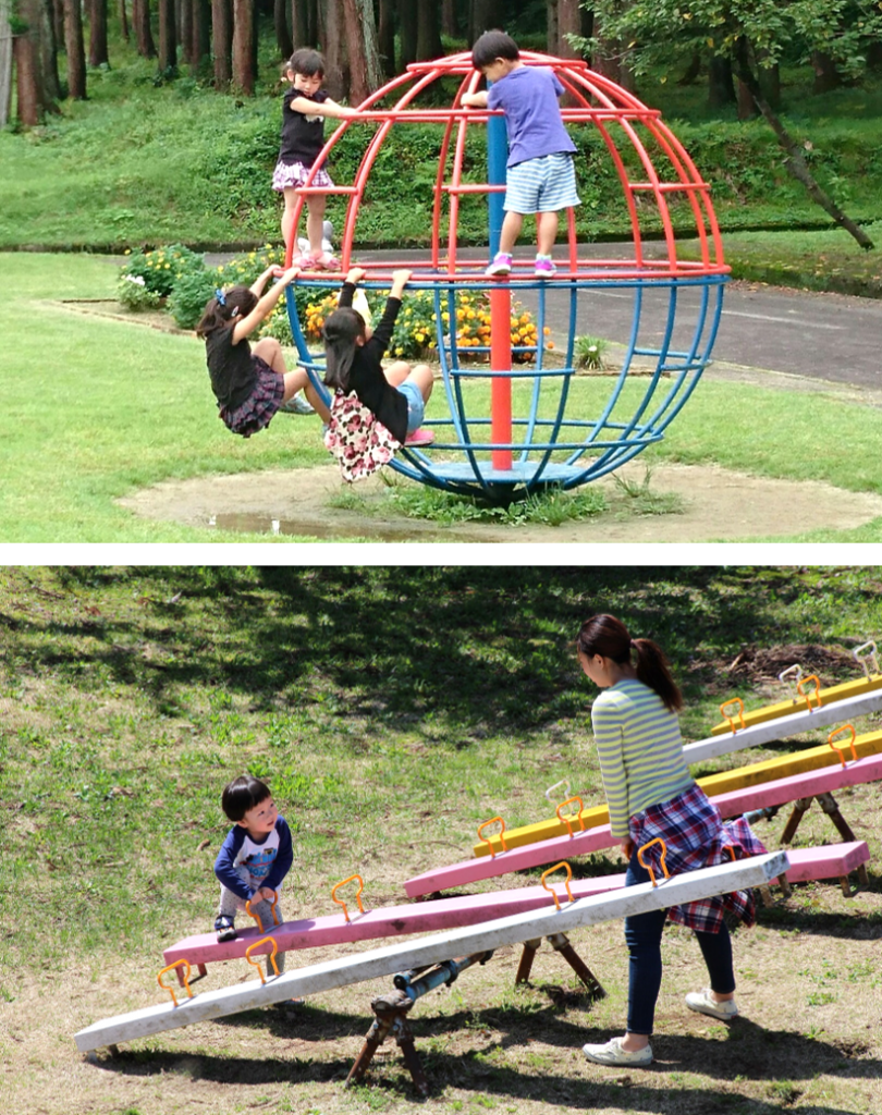 桂公園には最近見かけなくなった回転遊具やシーソーがある