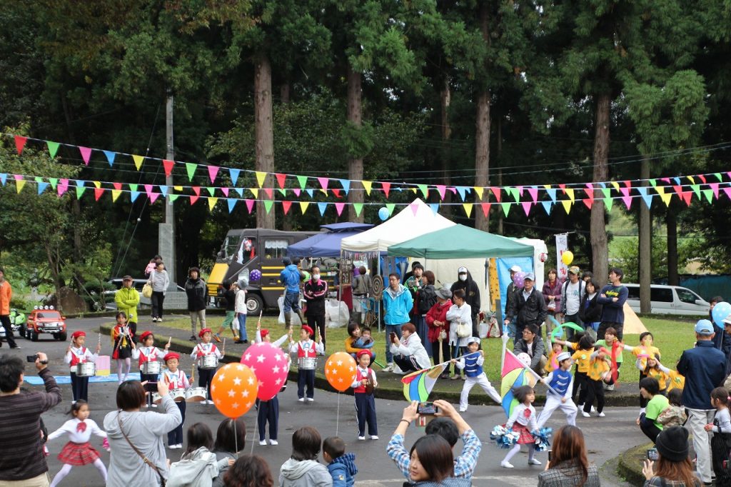 子供たちのパフォーマンスで賑わうリノベーションイベント