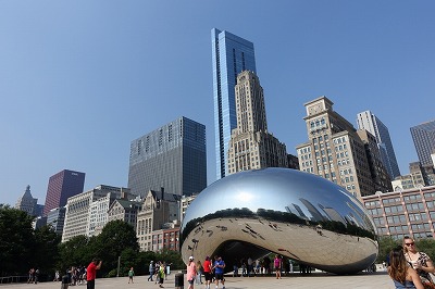 天気や時間帯によって表情が変わるCloud Gate(愛称：The Bean)