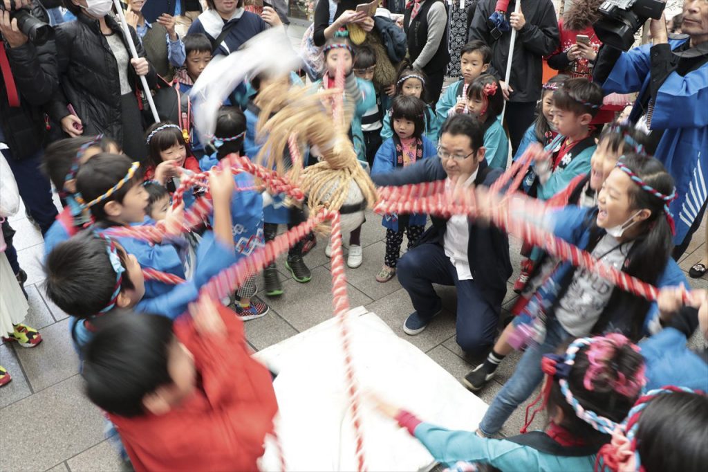 大イノコ祭りで使われている亥の子石<br>写真提供：大イノコ祭りを支える市民の会（広島県広島市）