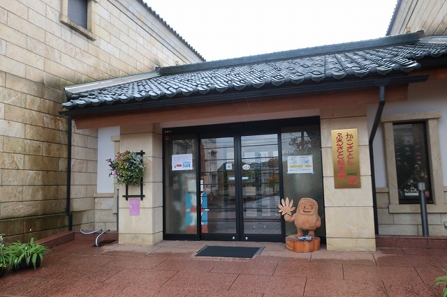 どんぐりを粉にして水で溶き、<br/>「どんぐりペースト」を作成