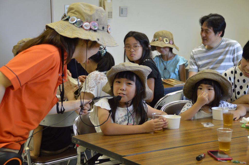 正隊員対象の試食イベントに参加する姉妹。<br/>小学生のお姉ちゃんはやはり植物に詳しい