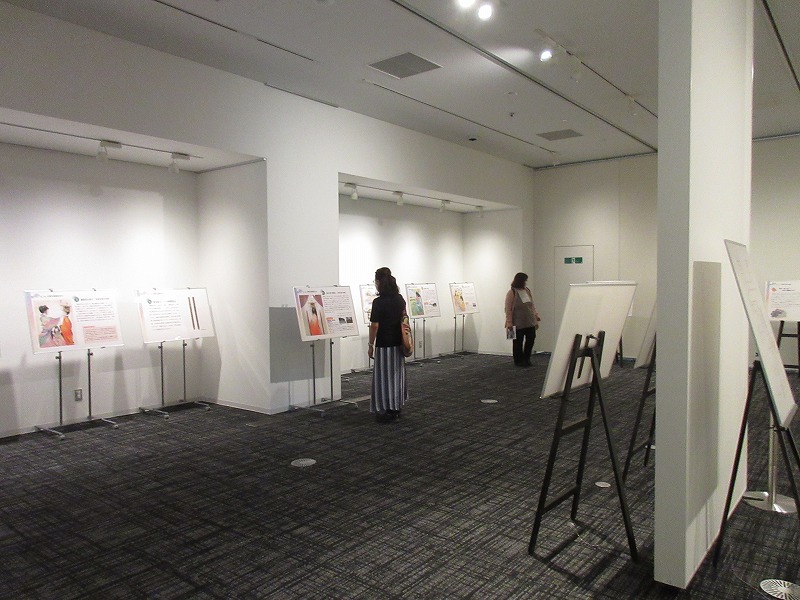 出土した文化財などの展示も想定して作られた企画展示室