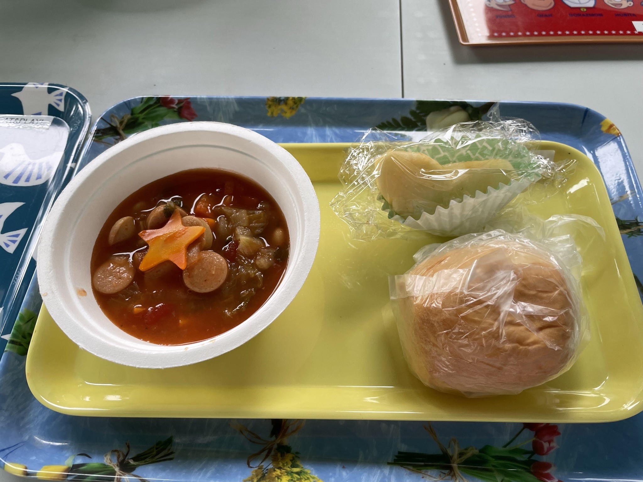 夏は食中毒に配慮しミネストローネとパン