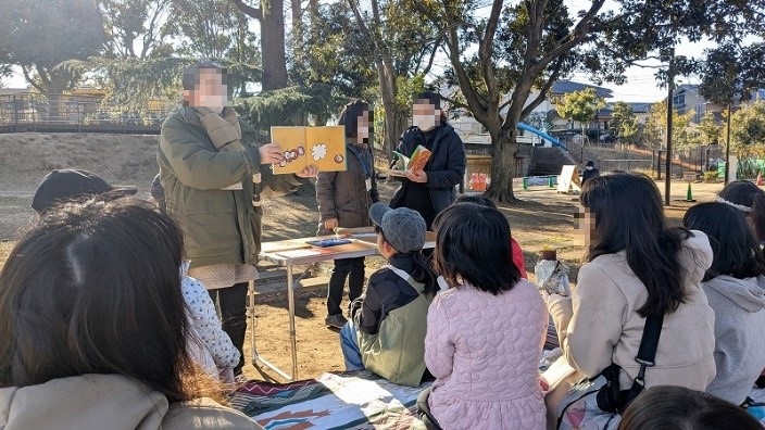 ひだまりのおはなし会による読み聞かせ