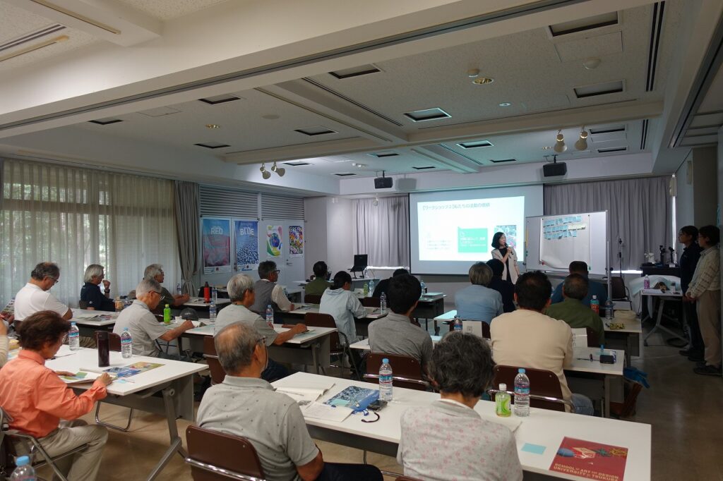 熱心に耳を傾ける参加者の皆さん。講演は終始、和やかで真剣な雰囲気に包まれた