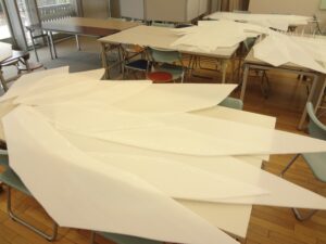 パーツを組み合わせて結束バンドで止める