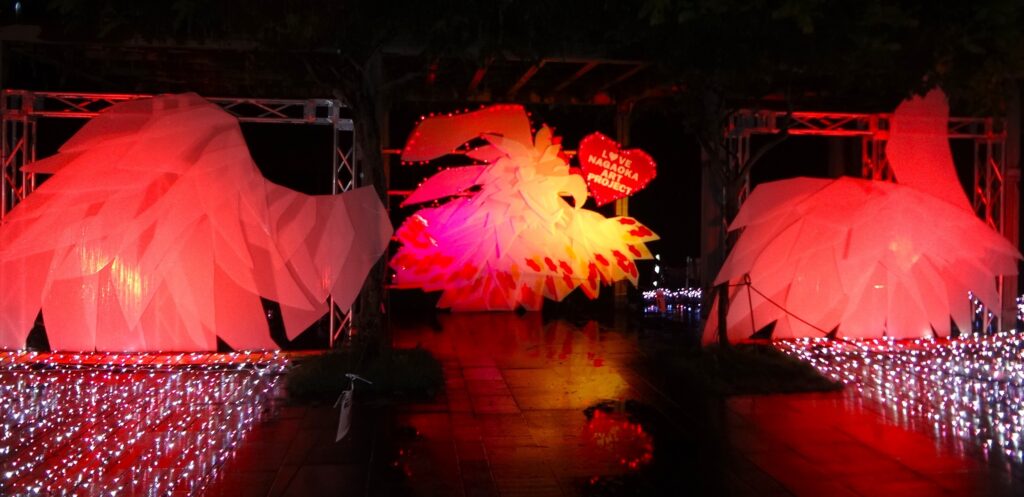 赤いライトのフェニックス